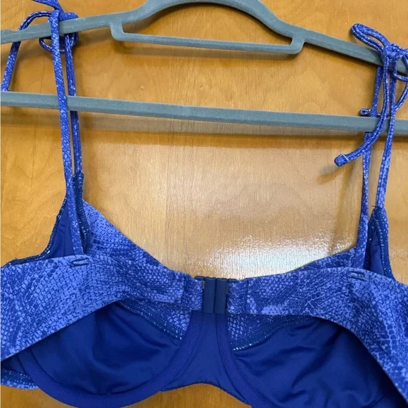 Victoria’s Secret Blue Textured Bikini Set (Washed but never worn) Size Medium - Picture 5 of 9